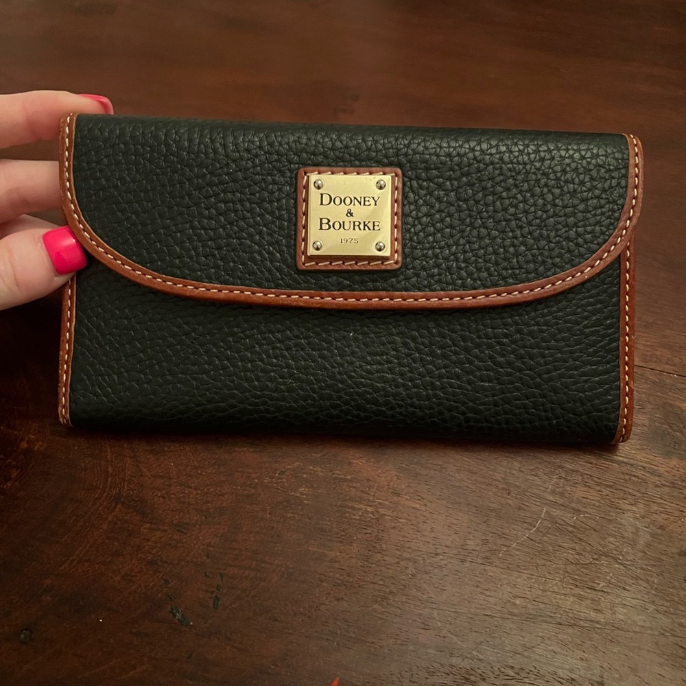 Dooney & bourke continental clutch